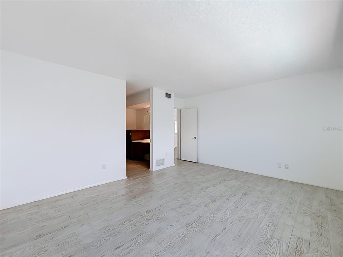 210 DOLPHIN POINT — photo 16 of 23