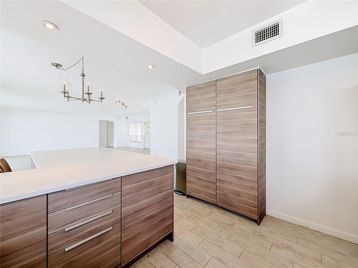 210 DOLPHIN POINT — photo 13 of 23