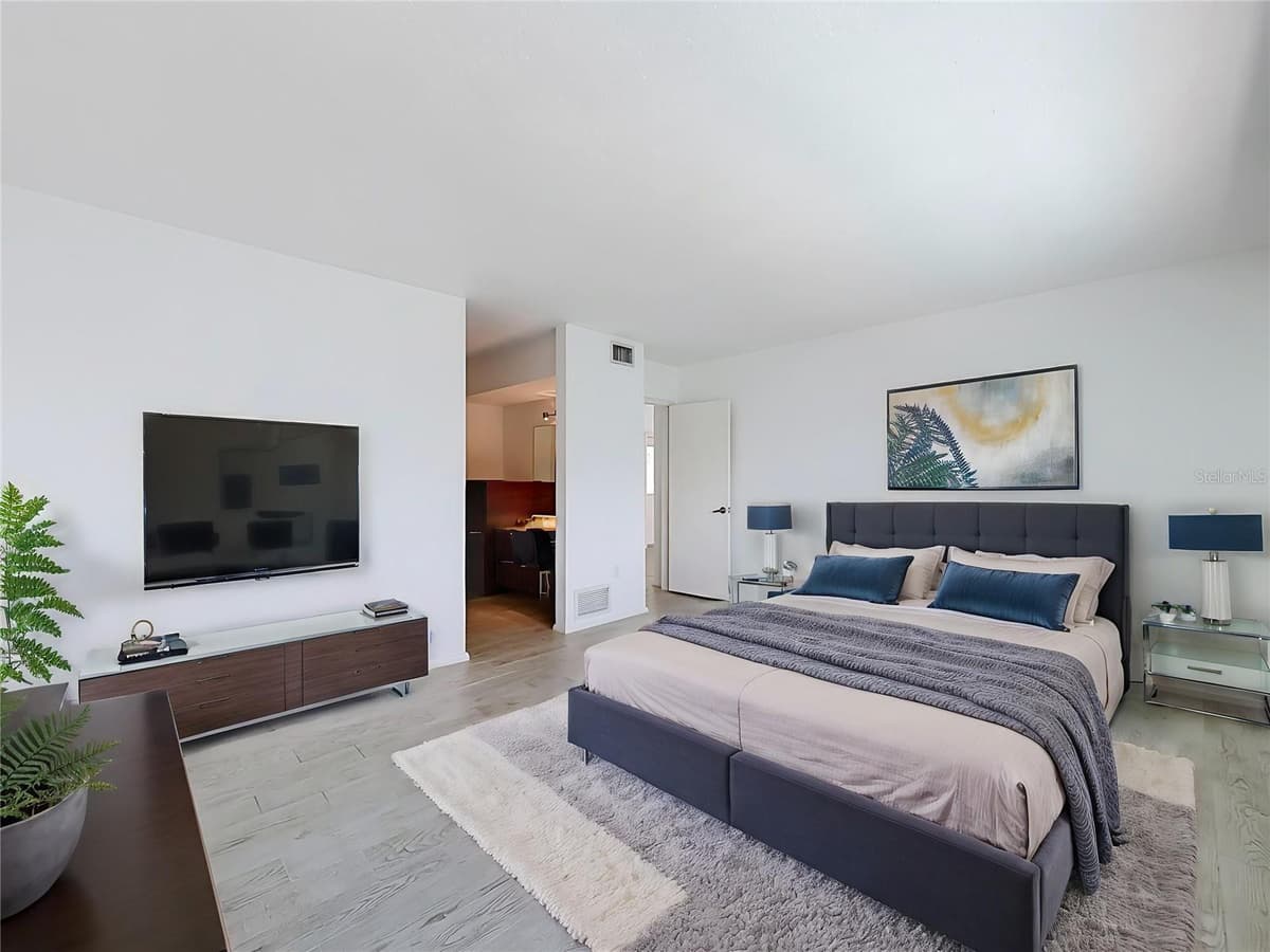 210 DOLPHIN POINT — photo 5 of 23