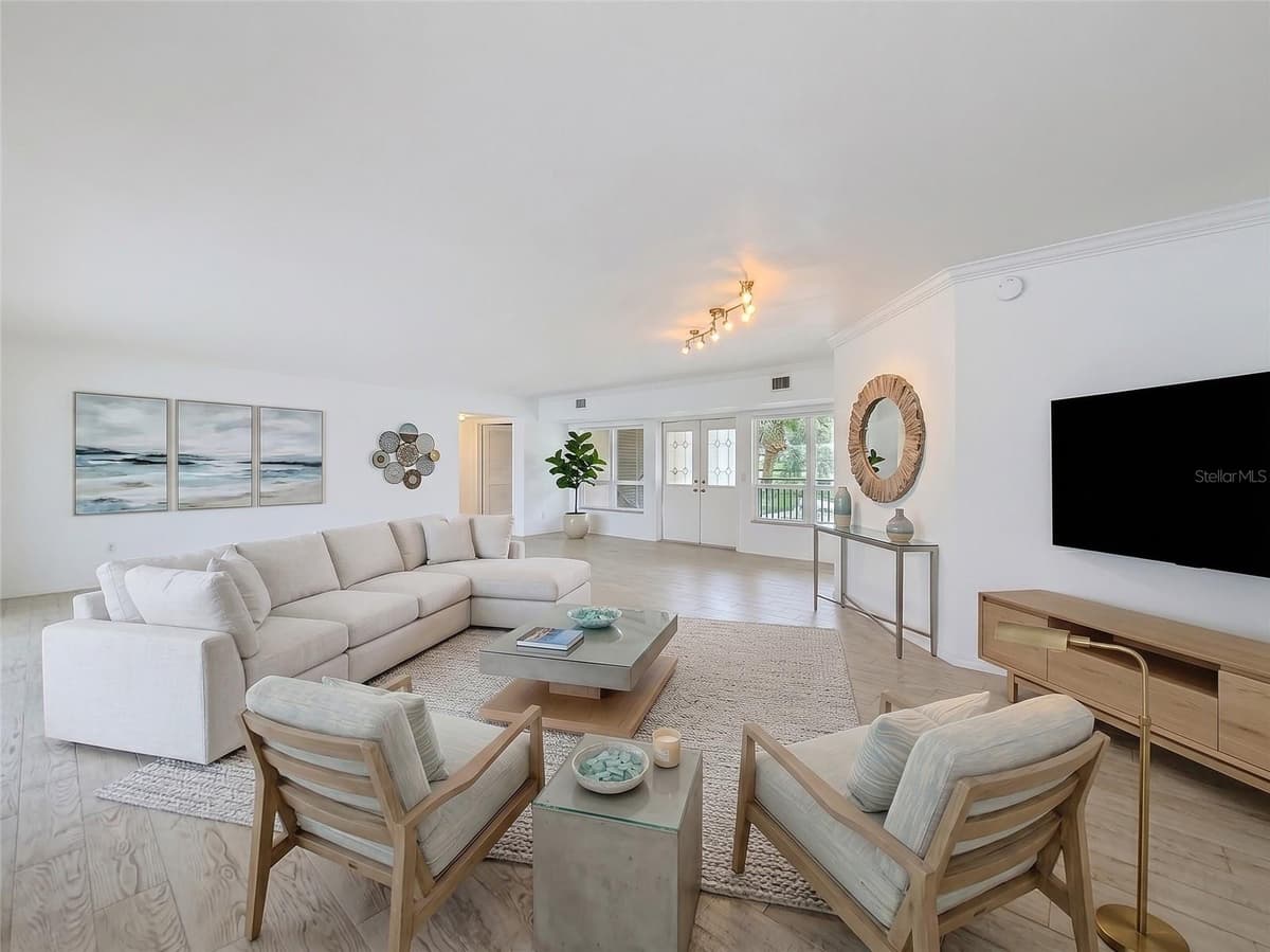 210 DOLPHIN POINT — photo 4 of 23