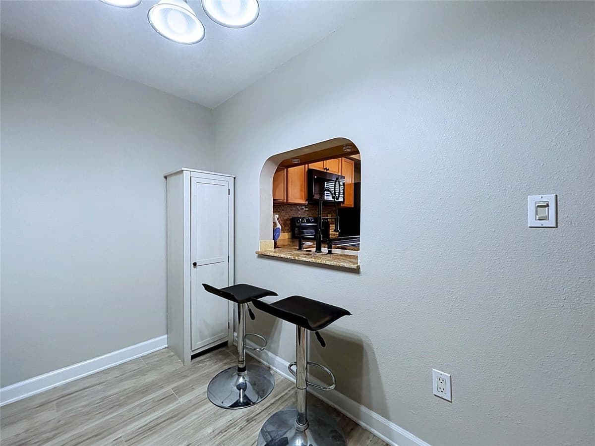 4227 SHELDON PLACE — photo 7 of 25