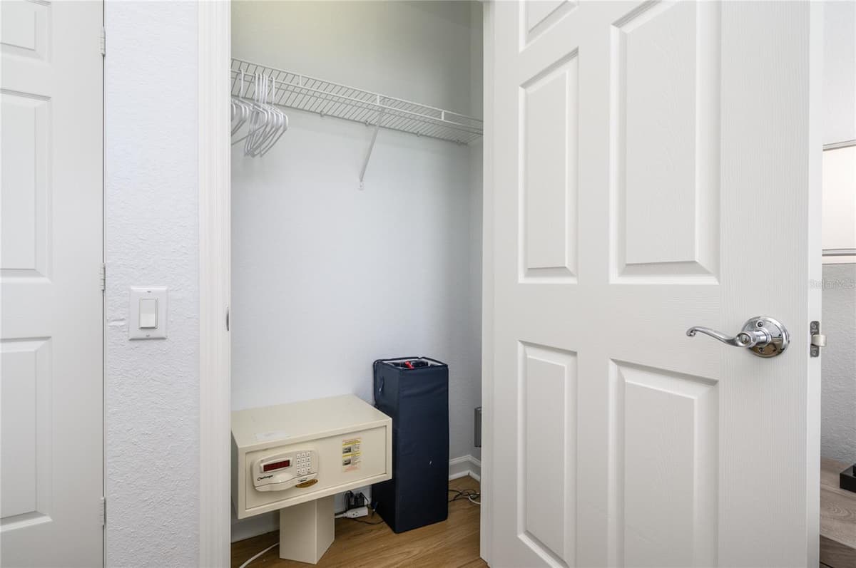4862 CAYVIEW AVENUE — photo 16 of 45