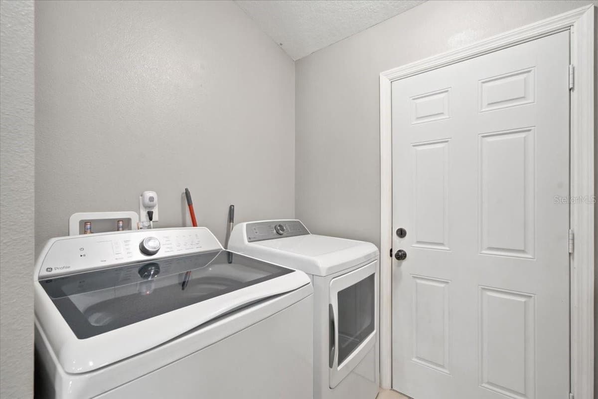 12327 MILLINGTON AVENUE — photo 45 of 51