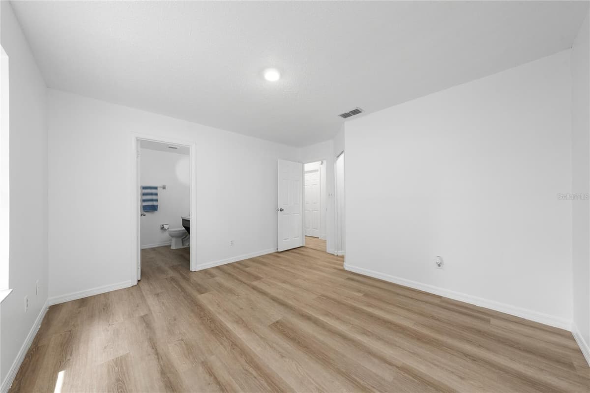 401 HAGER DRIVE — photo 7 of 38
