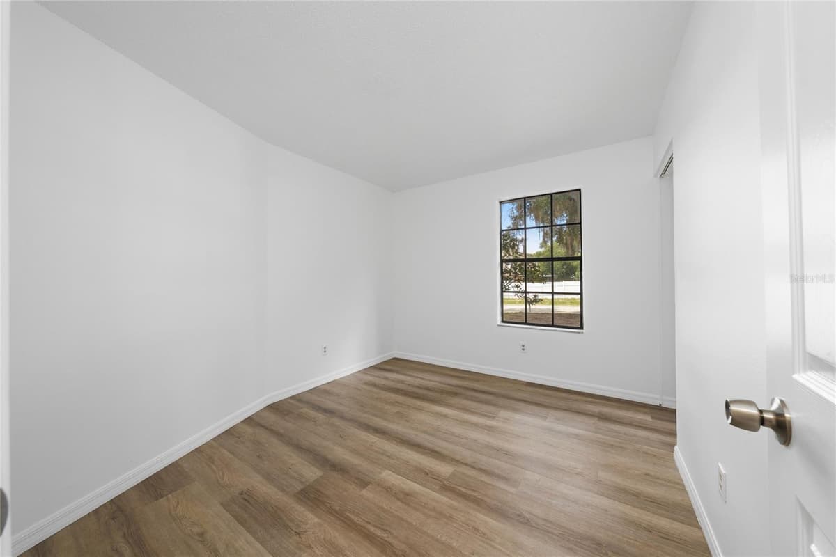 401 HAGER DRIVE — photo 3 of 38