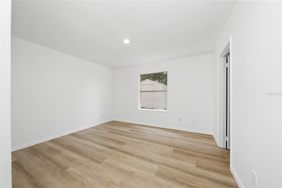 401 HAGER DRIVE — photo 34 of 38