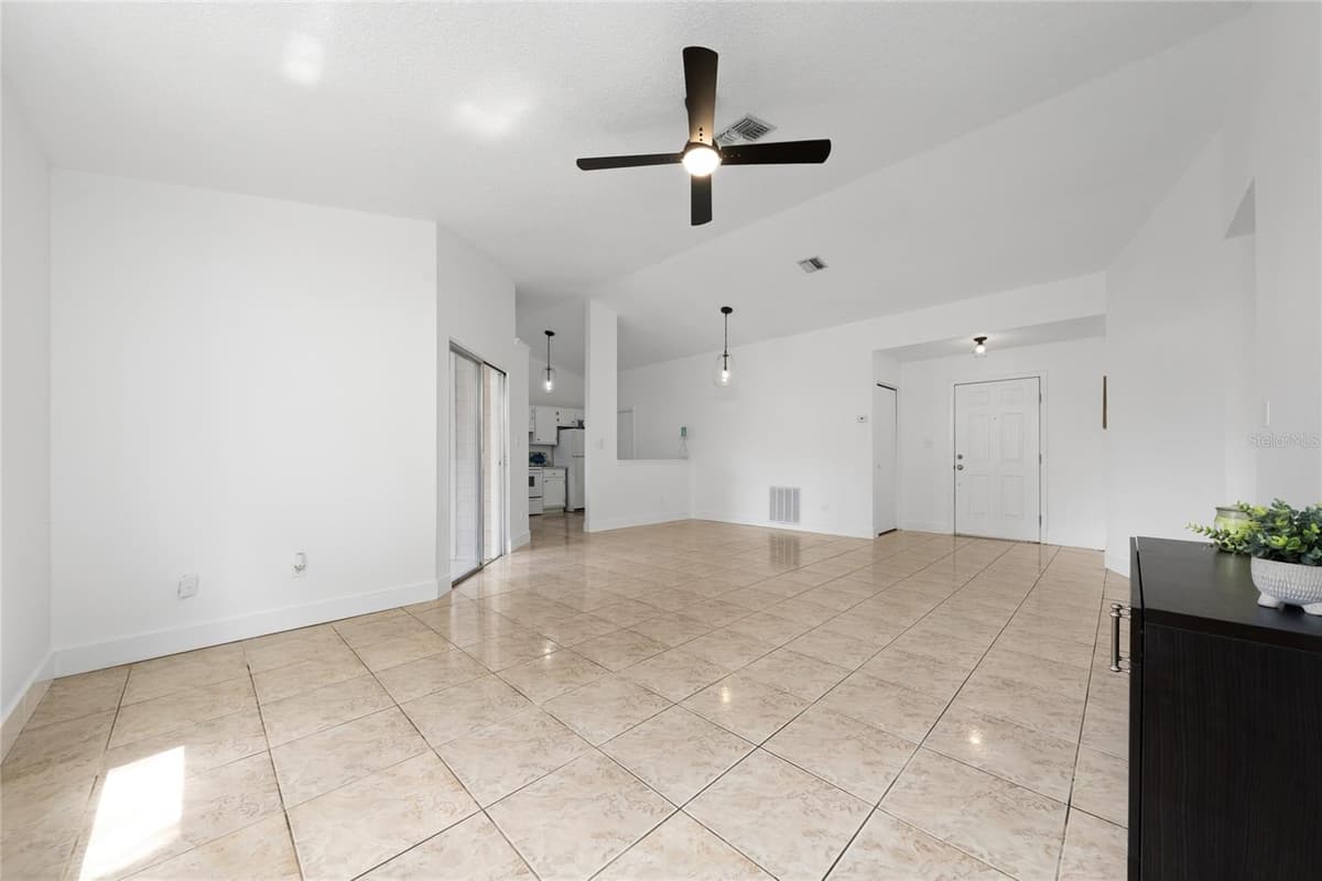 401 HAGER DRIVE — photo 9 of 38