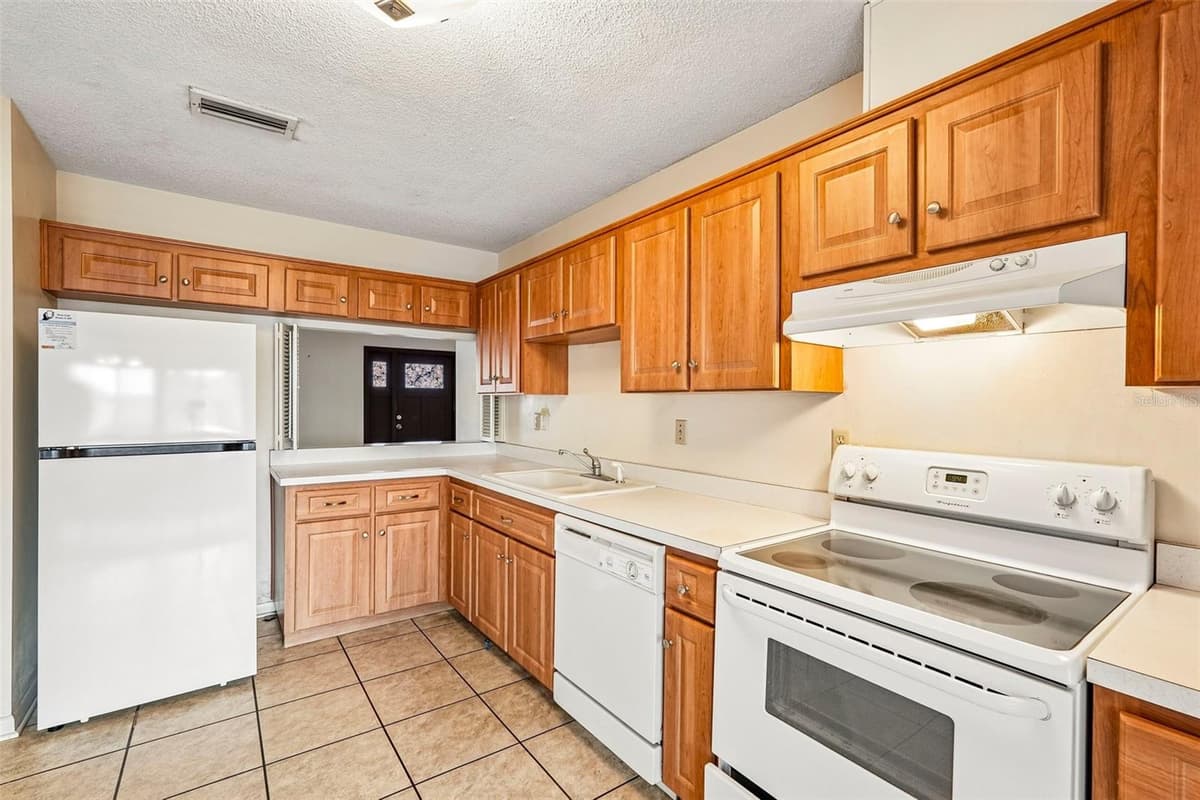 1329 NEW BEDFORD DRIVE — photo 10 of 45
