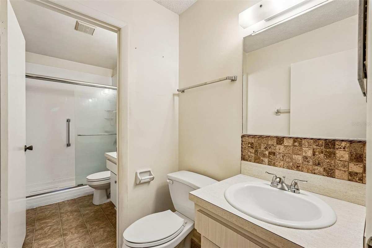 1329 NEW BEDFORD DRIVE — photo 15 of 45