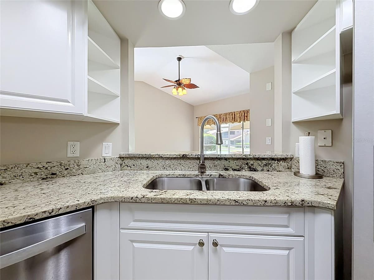 5281 BOWLINE COURT — photo 8 of 53