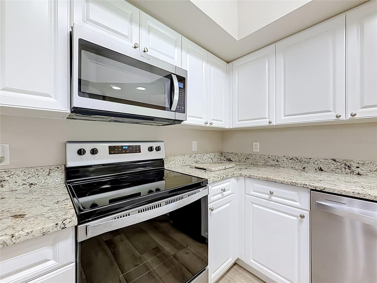 5281 BOWLINE COURT — photo 7 of 53