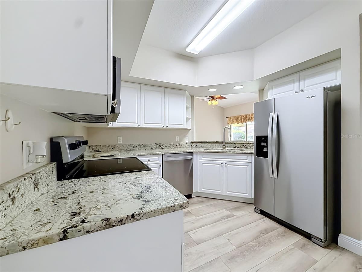 5281 BOWLINE COURT — photo 6 of 53