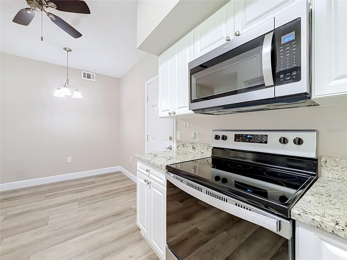 5281 BOWLINE COURT — photo 10 of 53