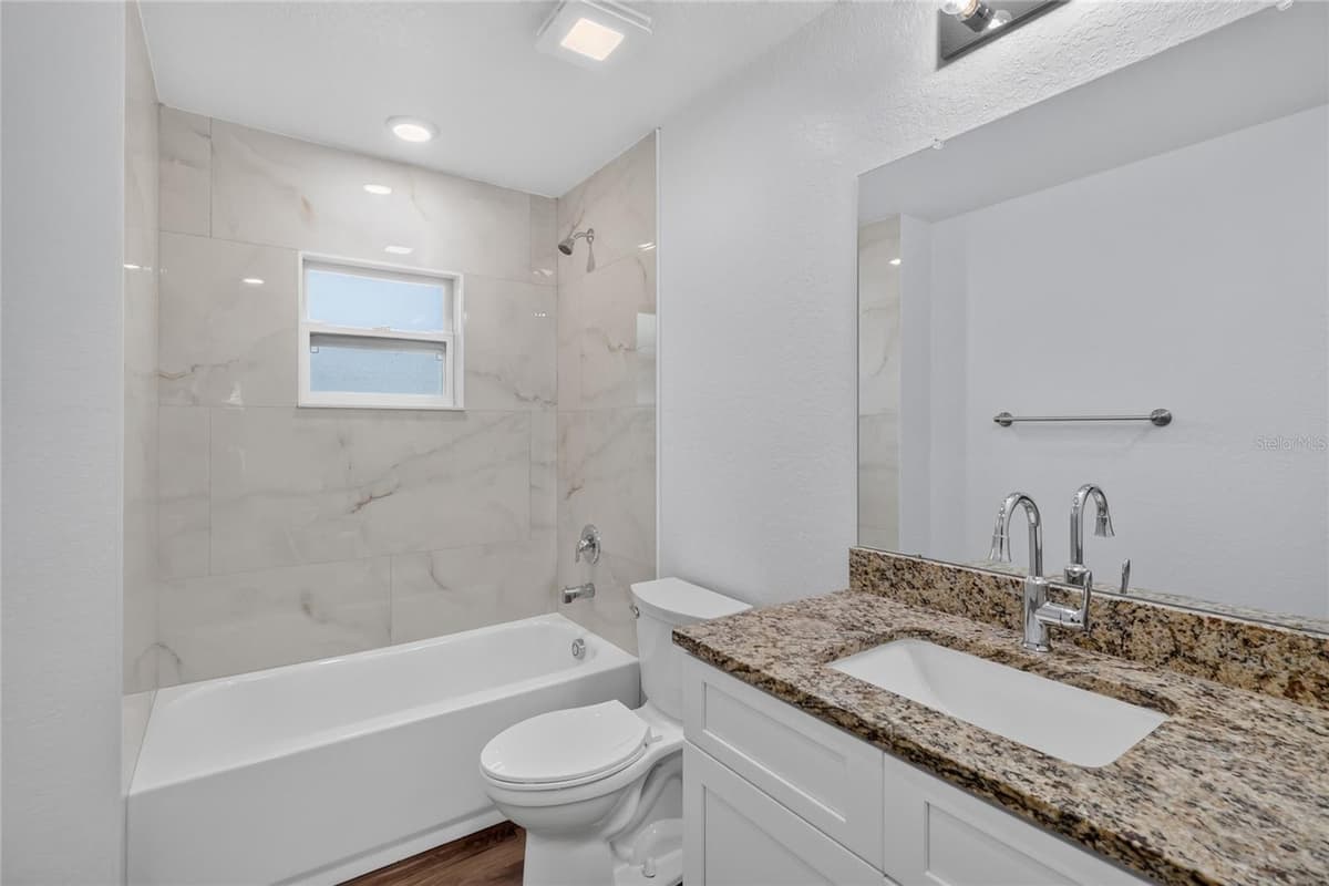 2435 5TH ST NE — photo 17 of 43
