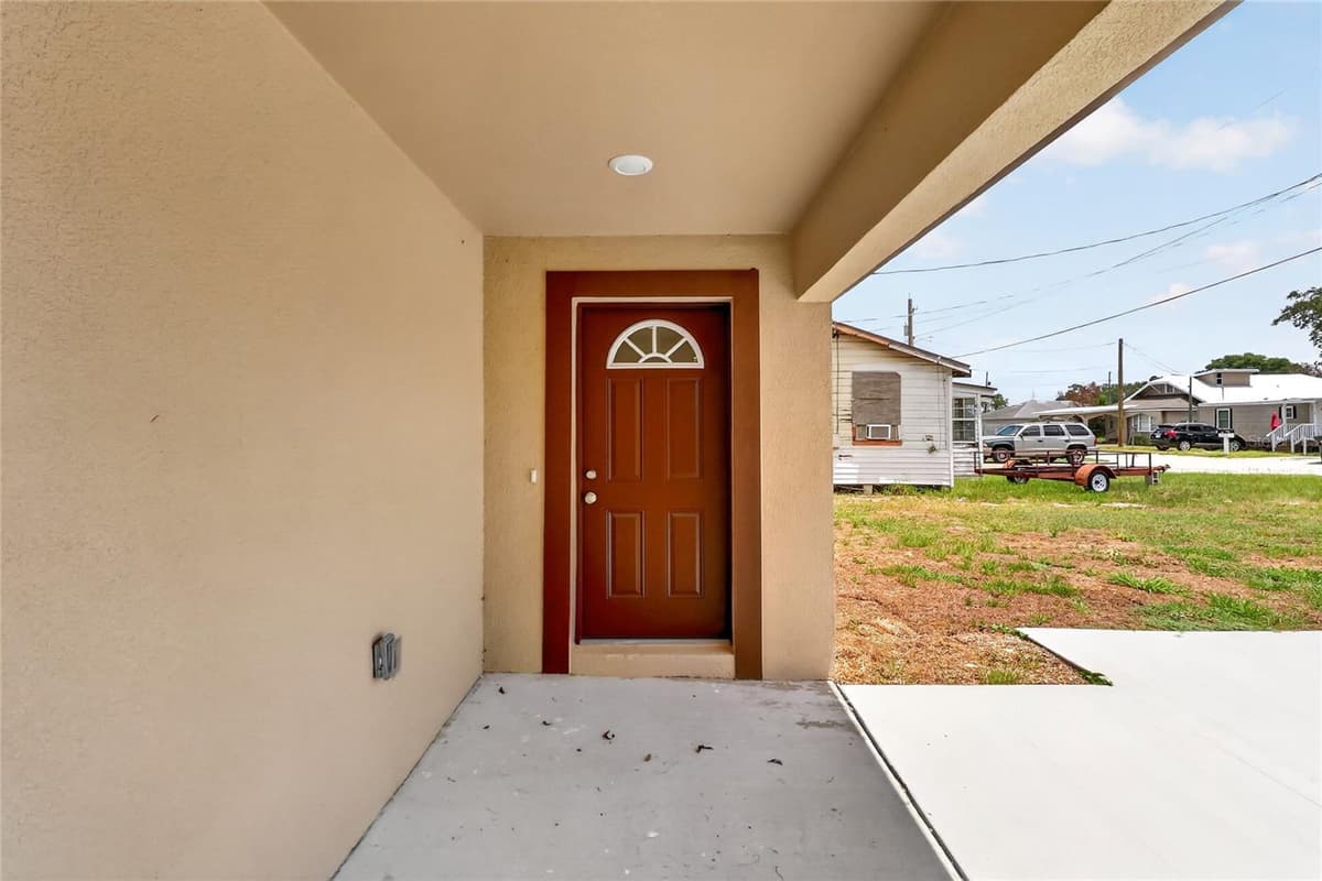 2435 5TH ST NE — photo 3 of 43