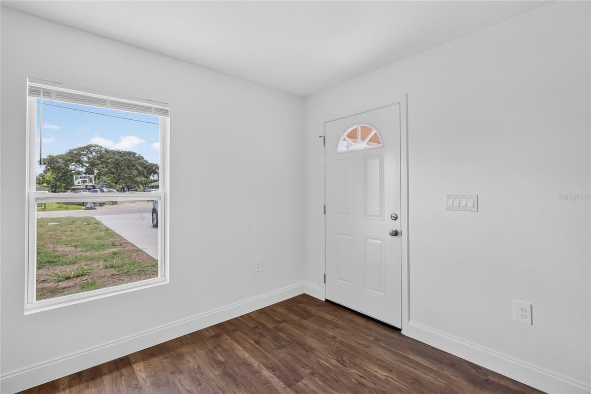 2435 5TH ST NE — photo 5 of 43