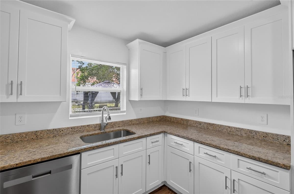 2435 5TH ST NE — photo 14 of 43