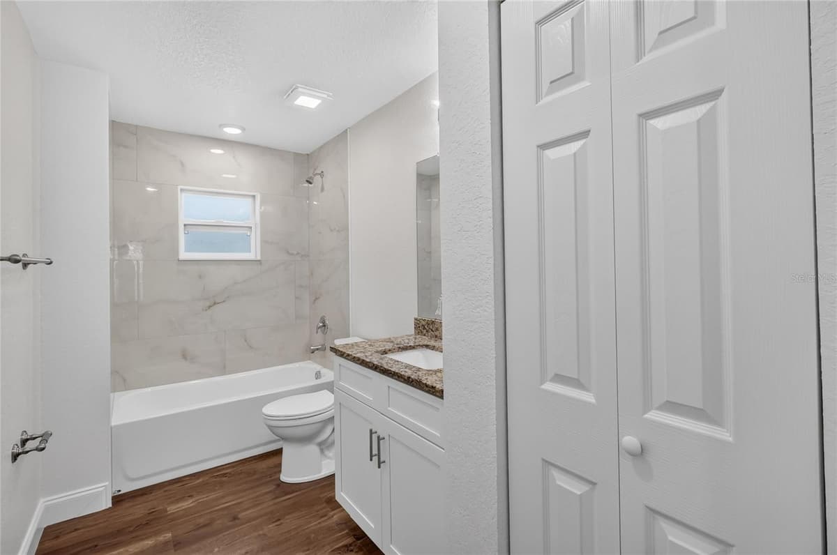 2435 5TH ST NE — photo 18 of 43
