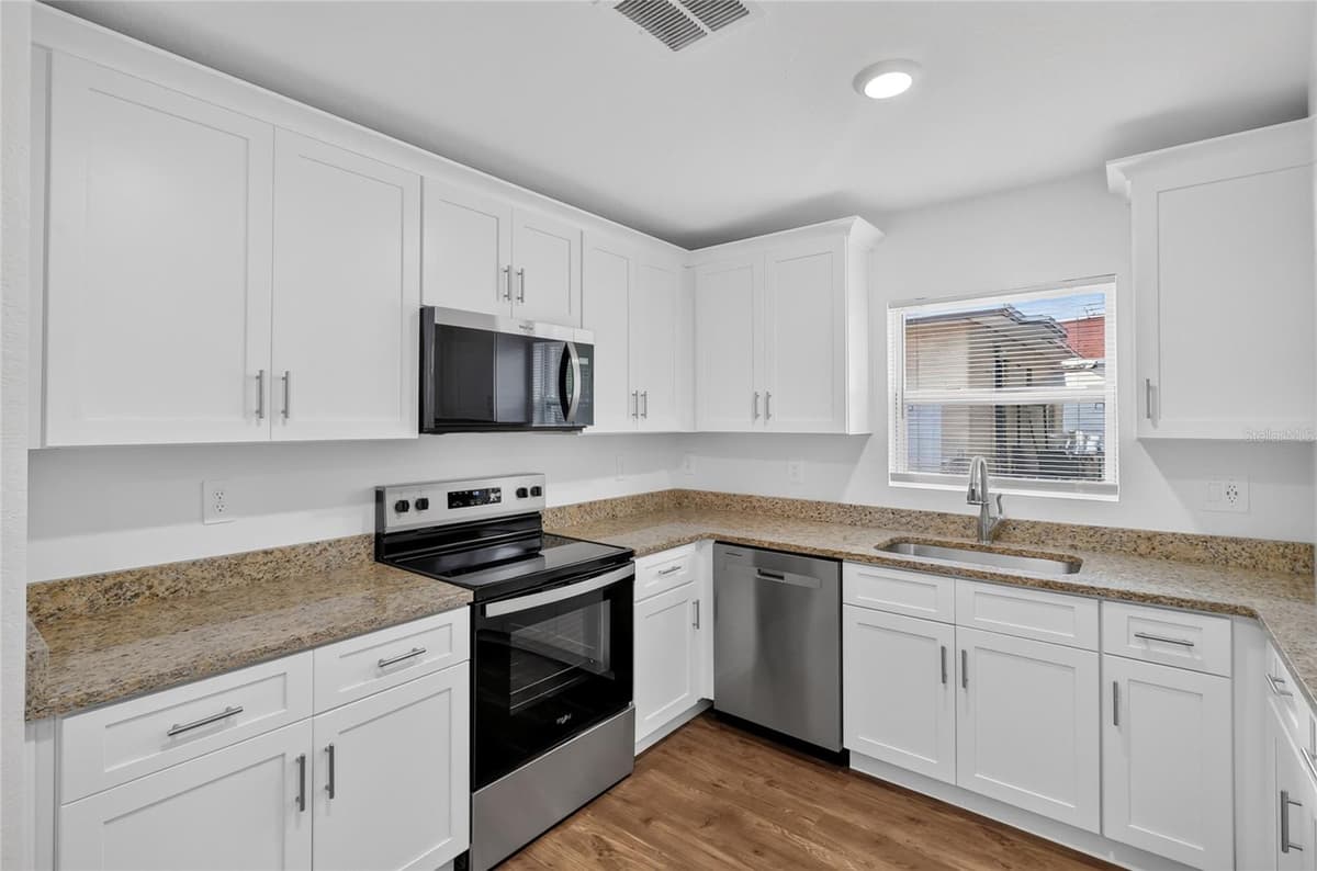 2435 5TH ST NE — photo 9 of 43