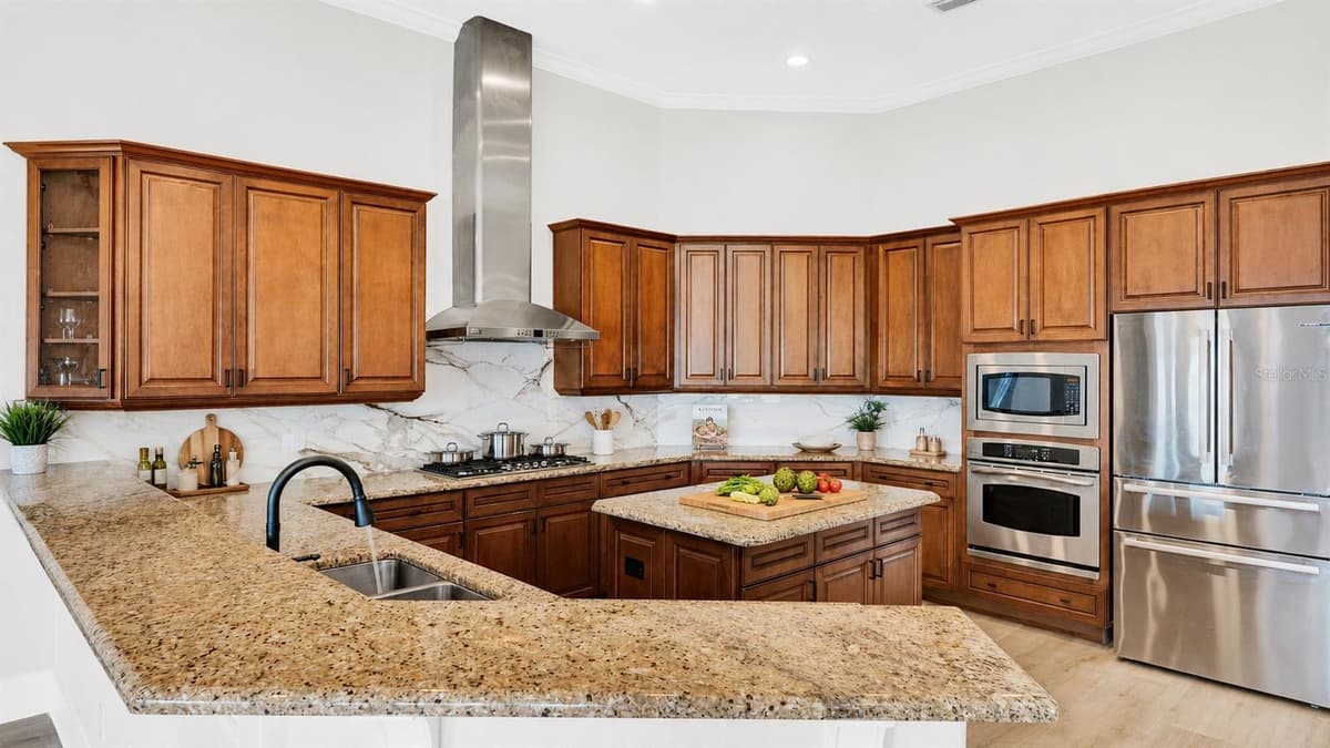 7720 FICQUETTE ROAD — photo 9 of 41