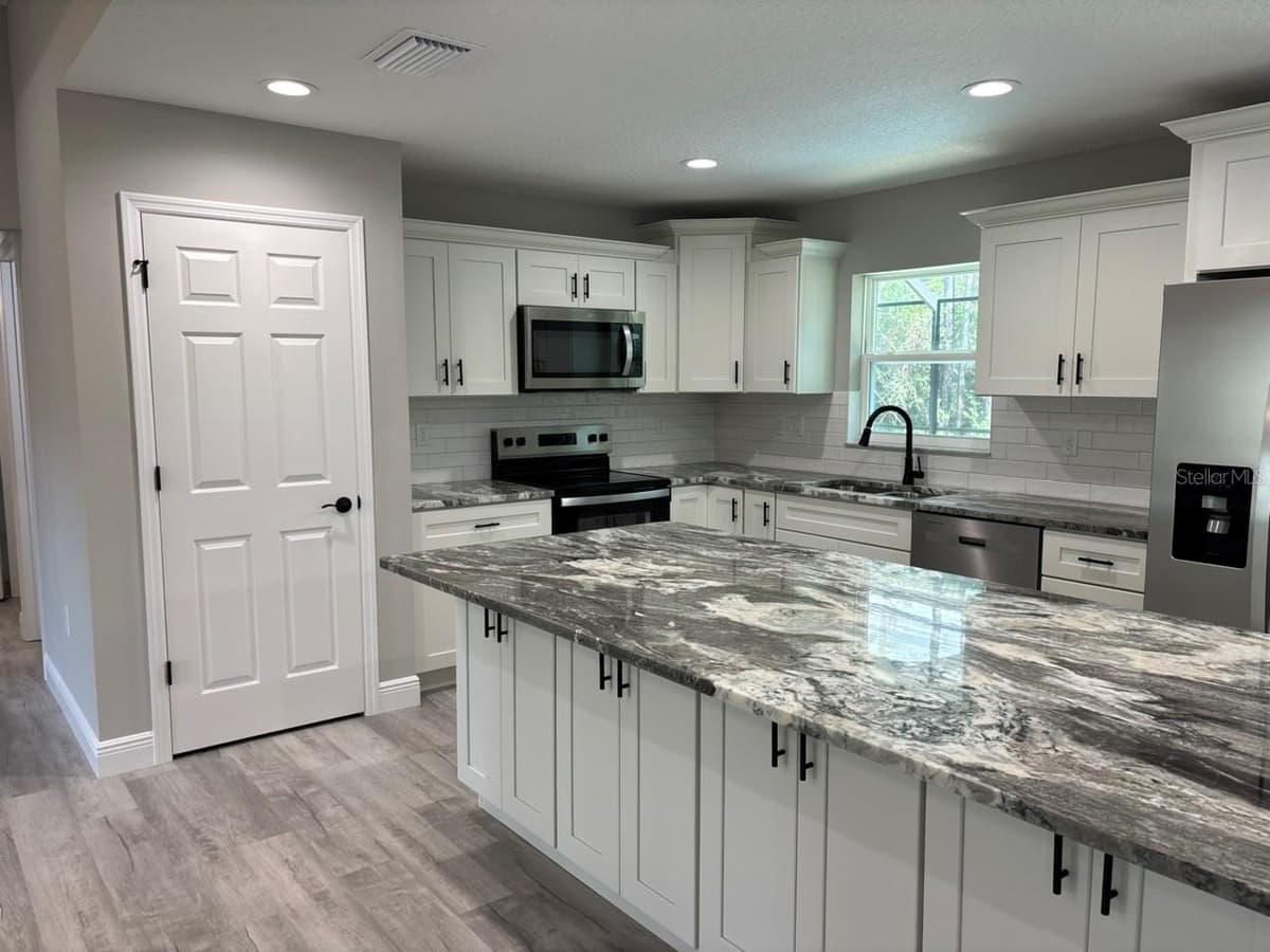 4888 MAVERICK COURT — photo 14 of 37