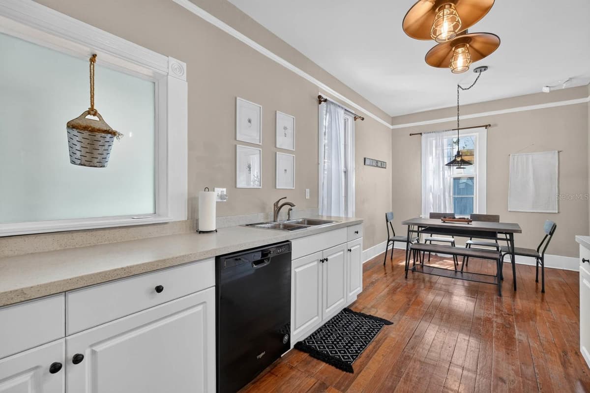 28 JOINER STREET — photo 19 of 44