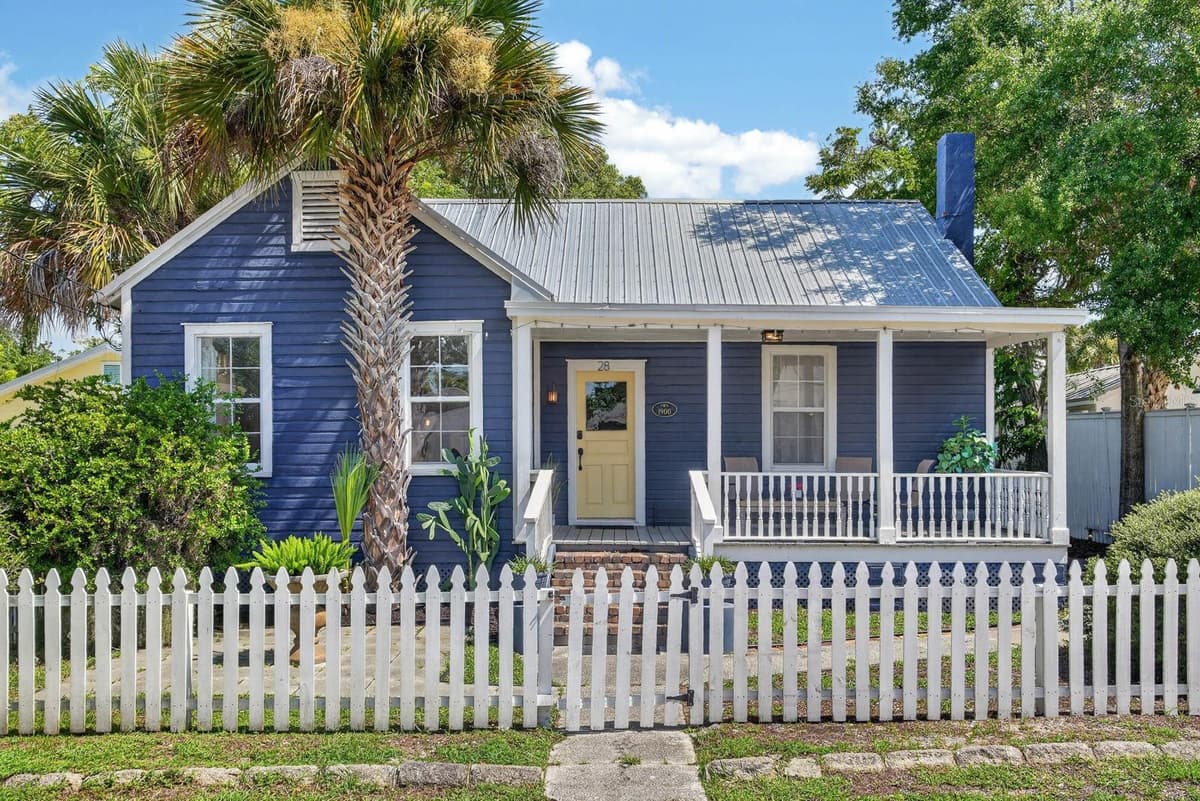 28 JOINER STREET — photo 1 of 44