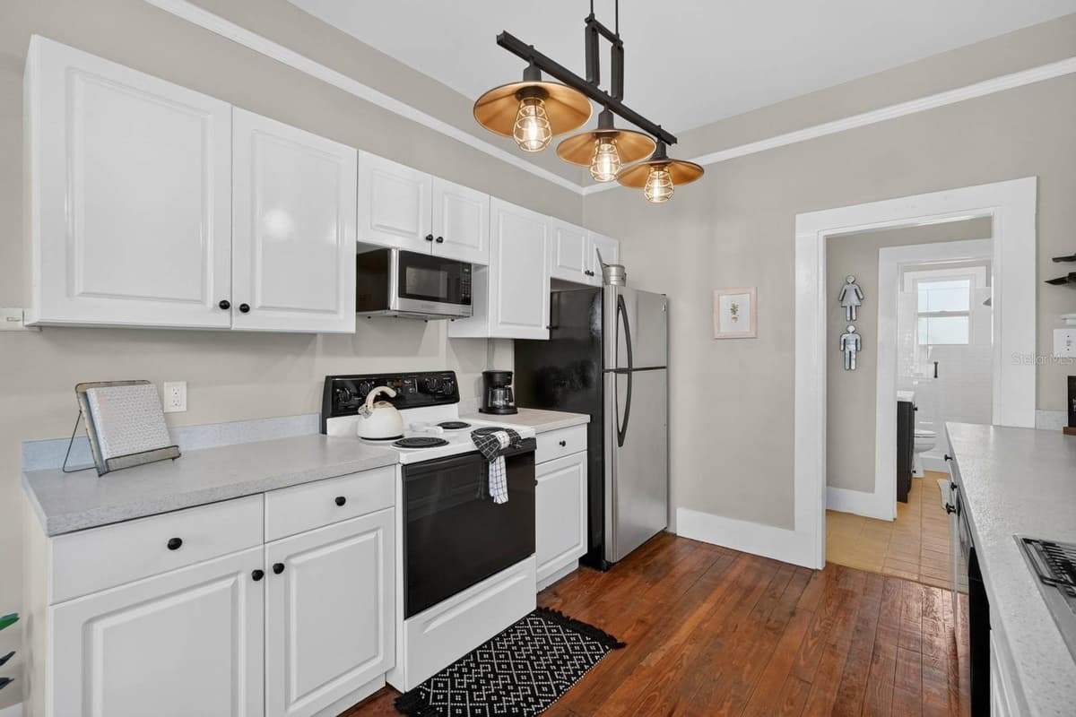 28 JOINER STREET — photo 16 of 44