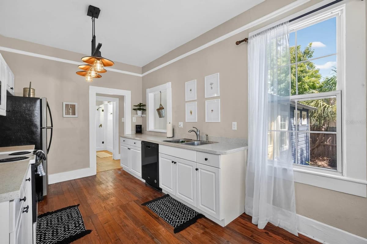 28 JOINER STREET — photo 15 of 44