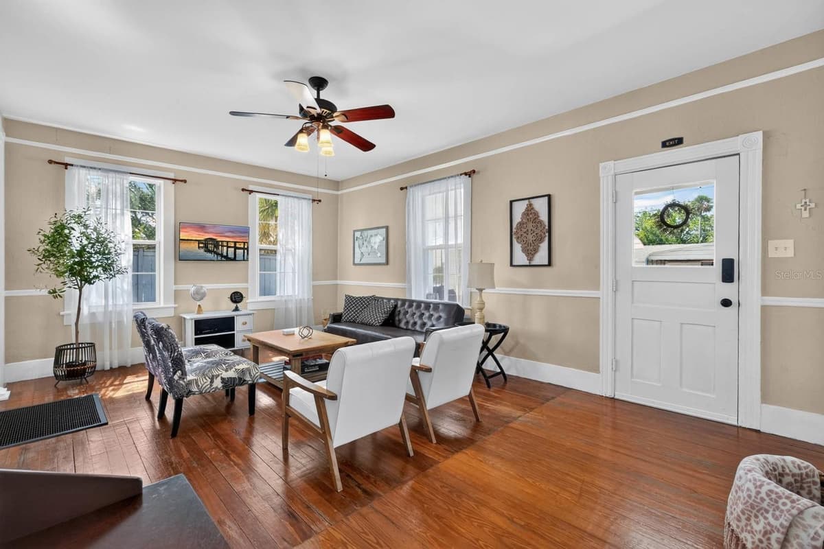 28 JOINER STREET — photo 10 of 44
