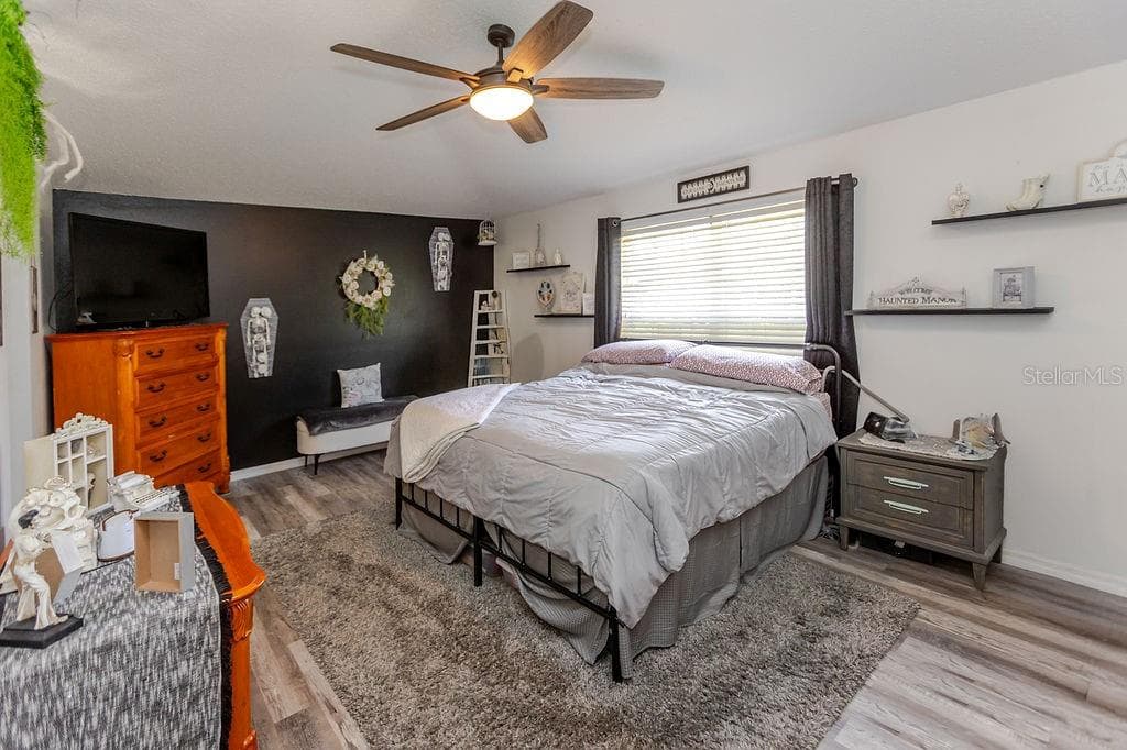 11083 MAYBIRD AVENUE — photo 37 of 89