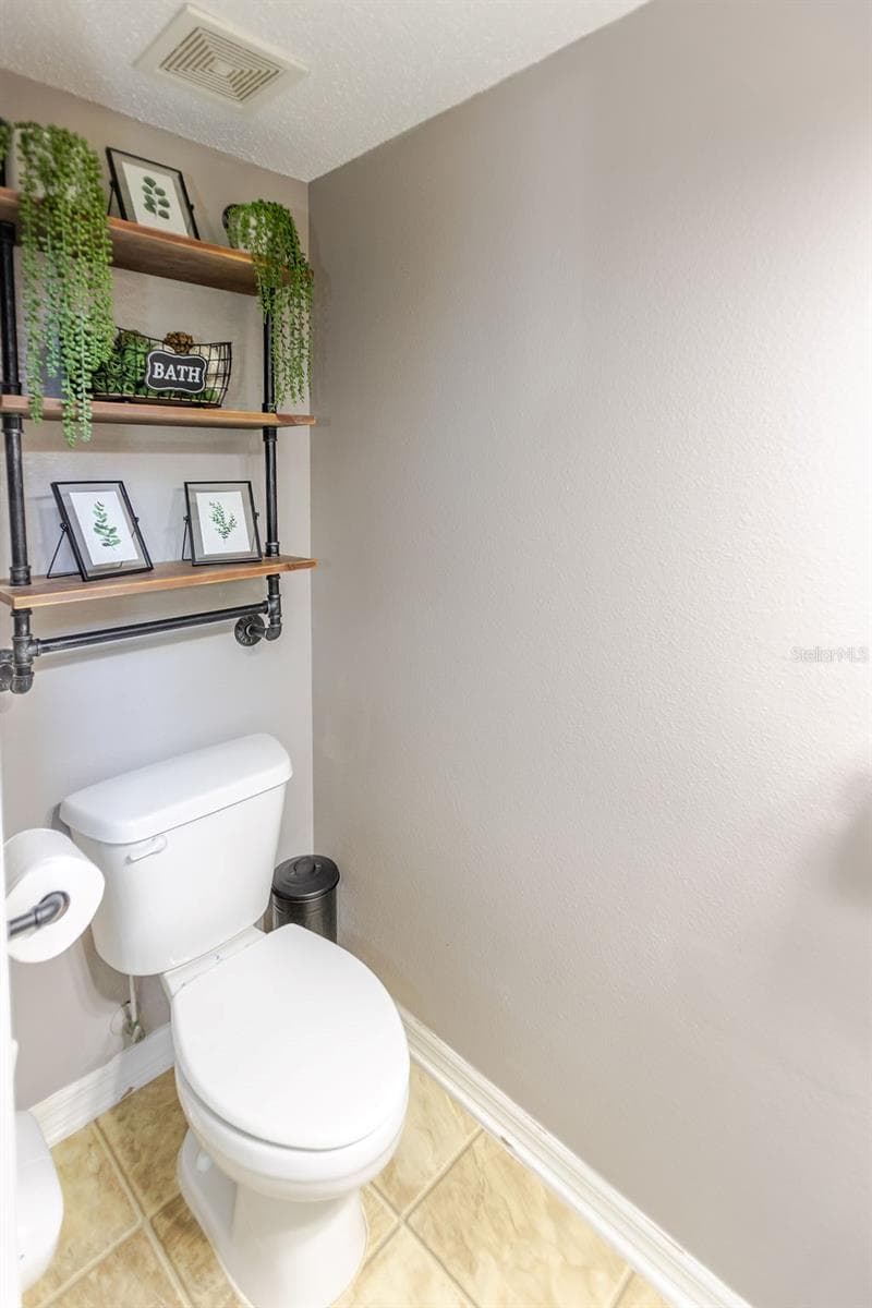 11083 MAYBIRD AVENUE — photo 12 of 89
