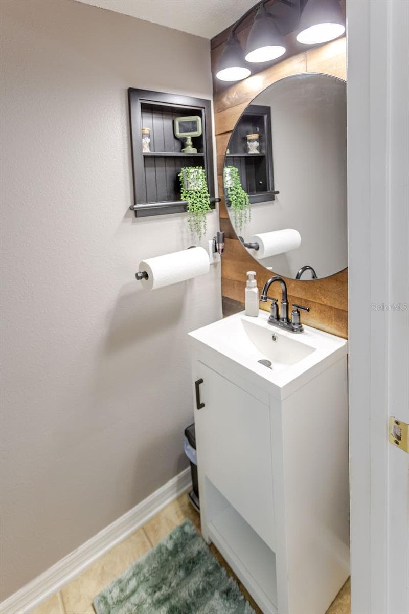 11083 MAYBIRD AVENUE — photo 13 of 89