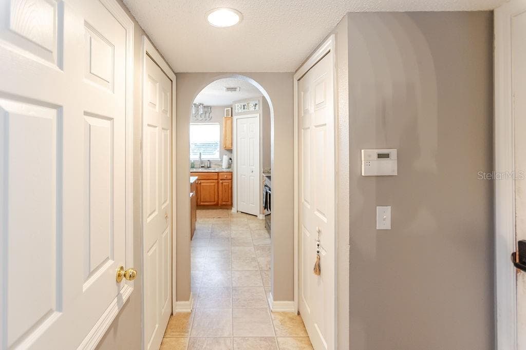 11083 MAYBIRD AVENUE — photo 14 of 89