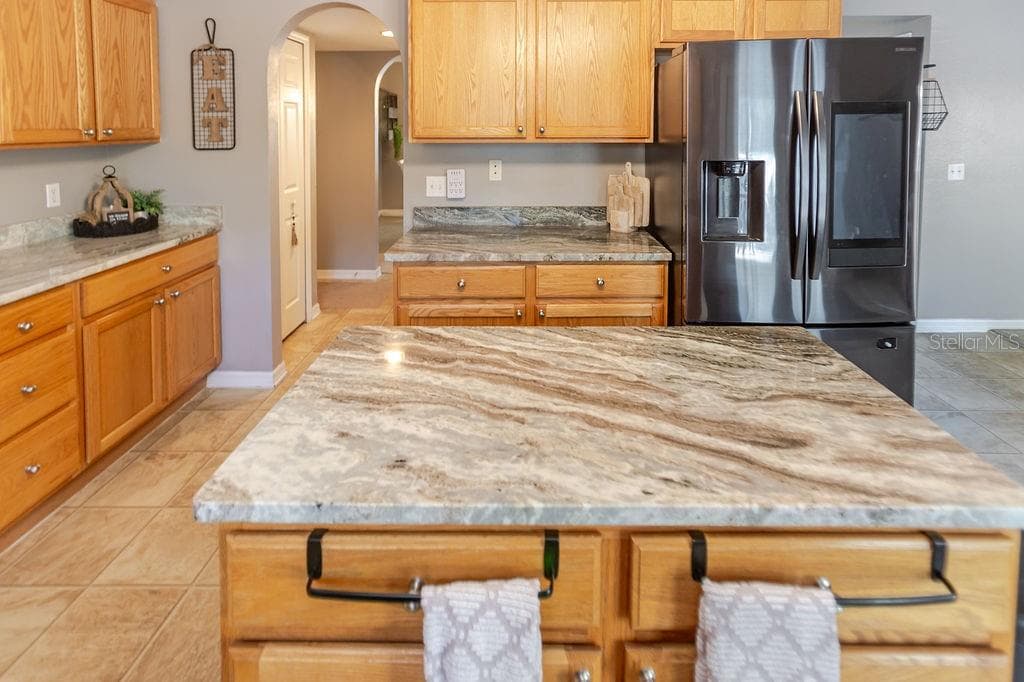 11083 MAYBIRD AVENUE — photo 17 of 89