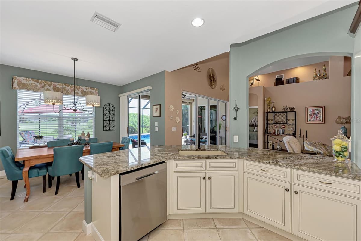 13392 GOLF POINTE DRIVE — photo 15 of 91