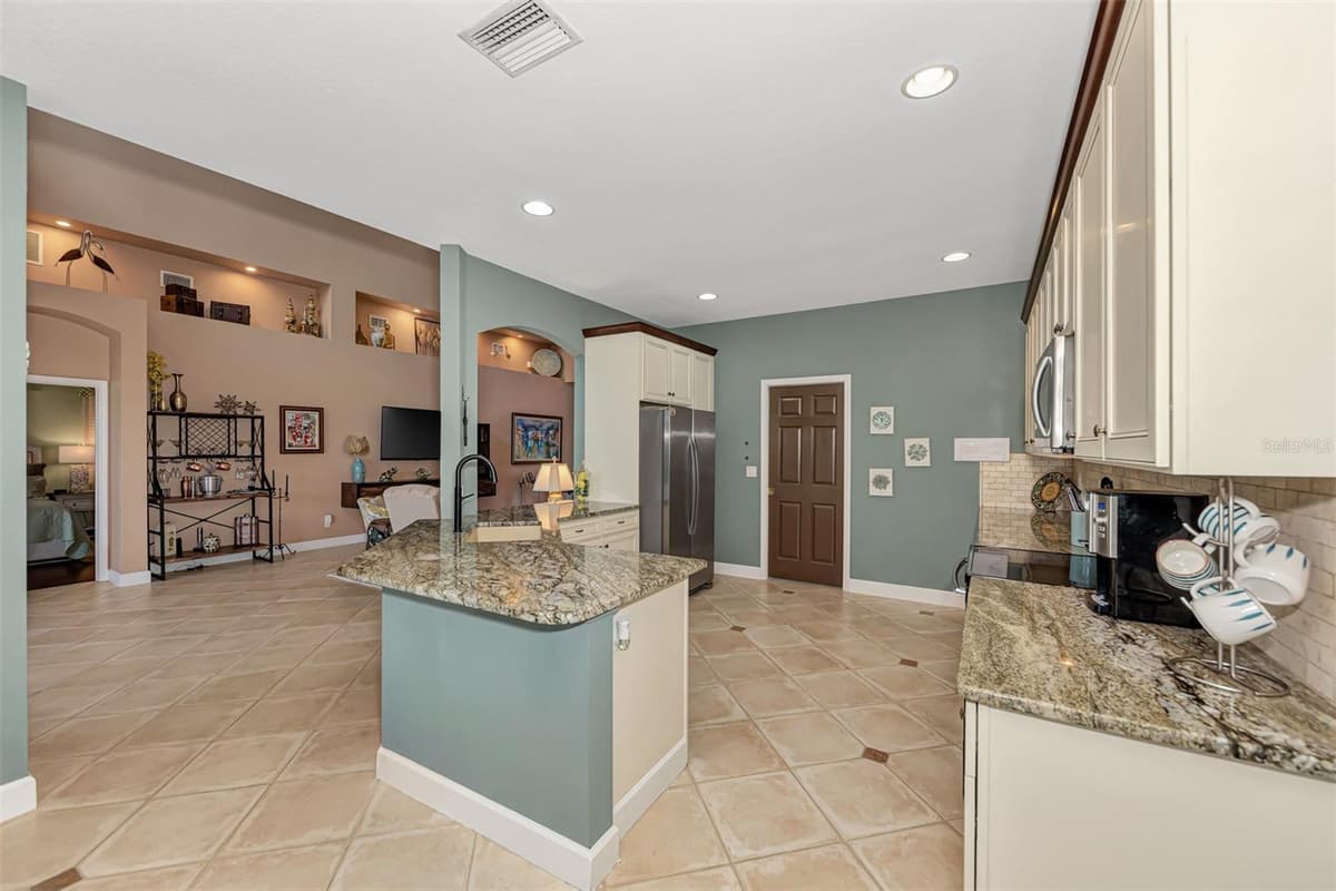 13392 GOLF POINTE DRIVE — photo 12 of 91