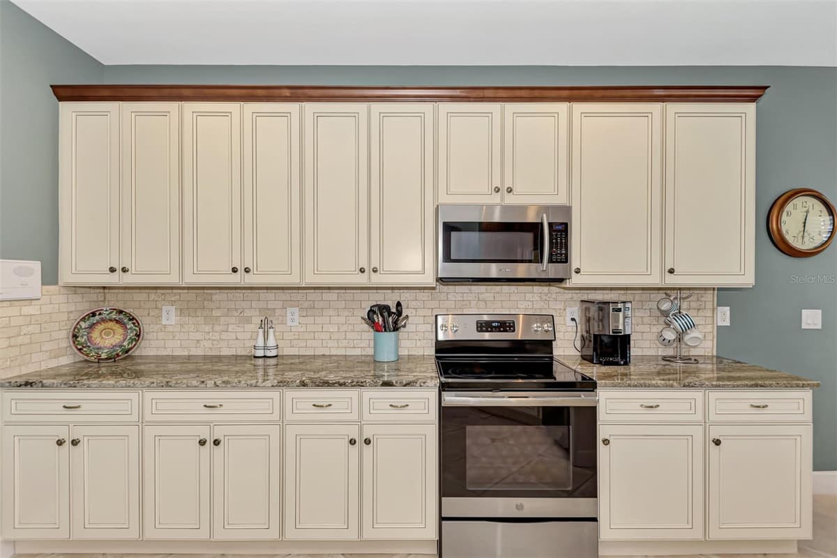13392 GOLF POINTE DRIVE — photo 13 of 91