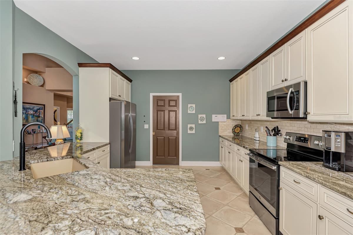 13392 GOLF POINTE DRIVE — photo 11 of 91
