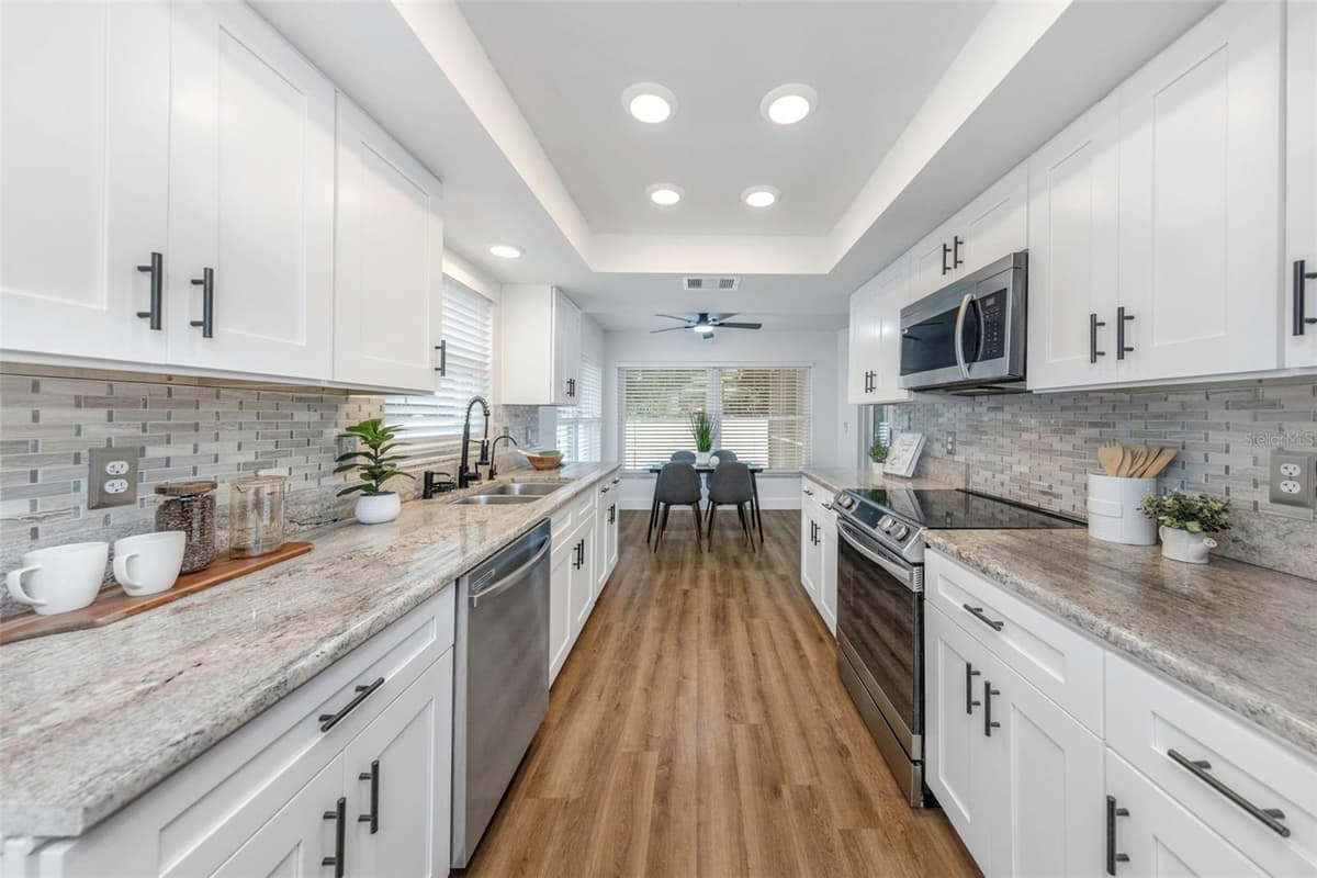328 BAY HILLS BOULEVARD — photo 15 of 64