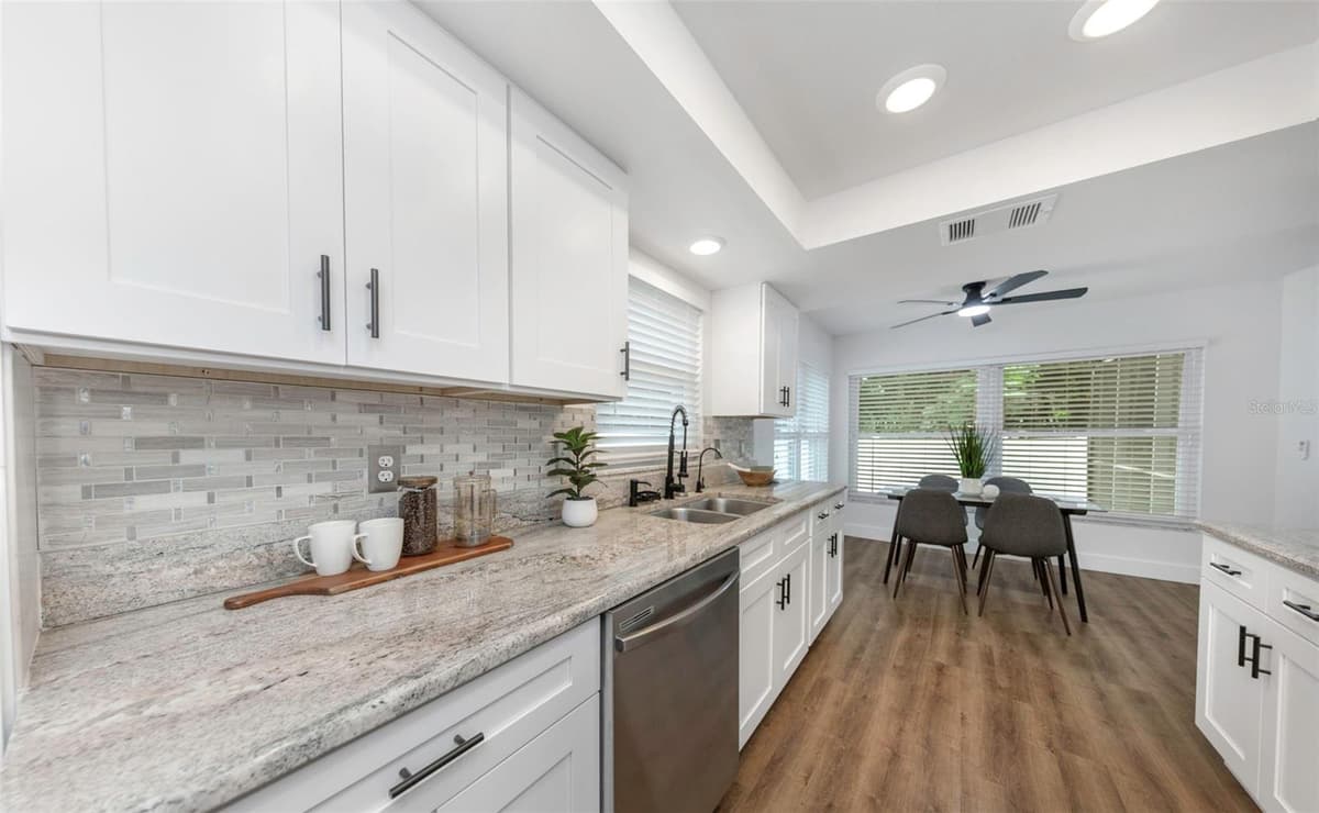 328 BAY HILLS BOULEVARD — photo 16 of 64