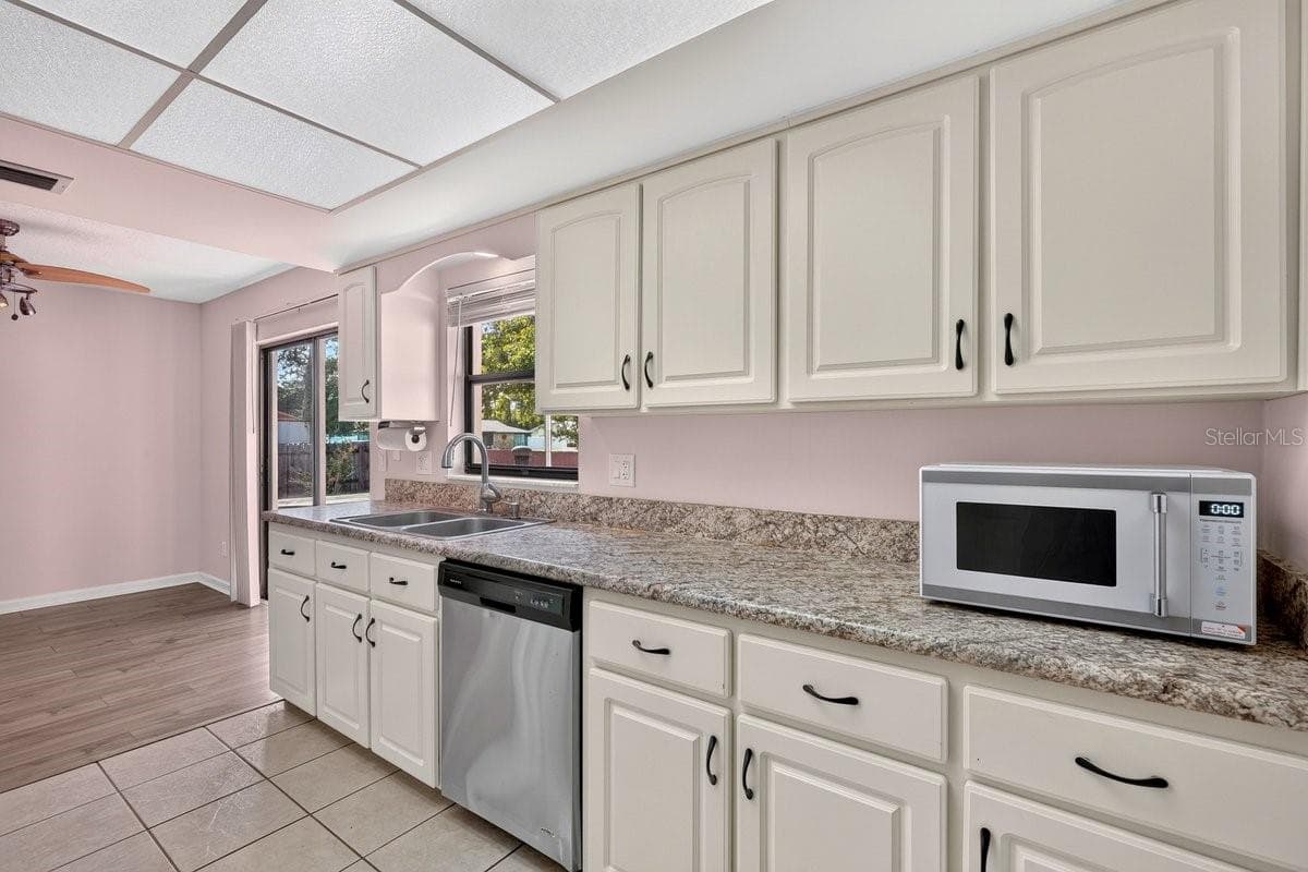 1004 EGRET COURT — photo 18 of 37