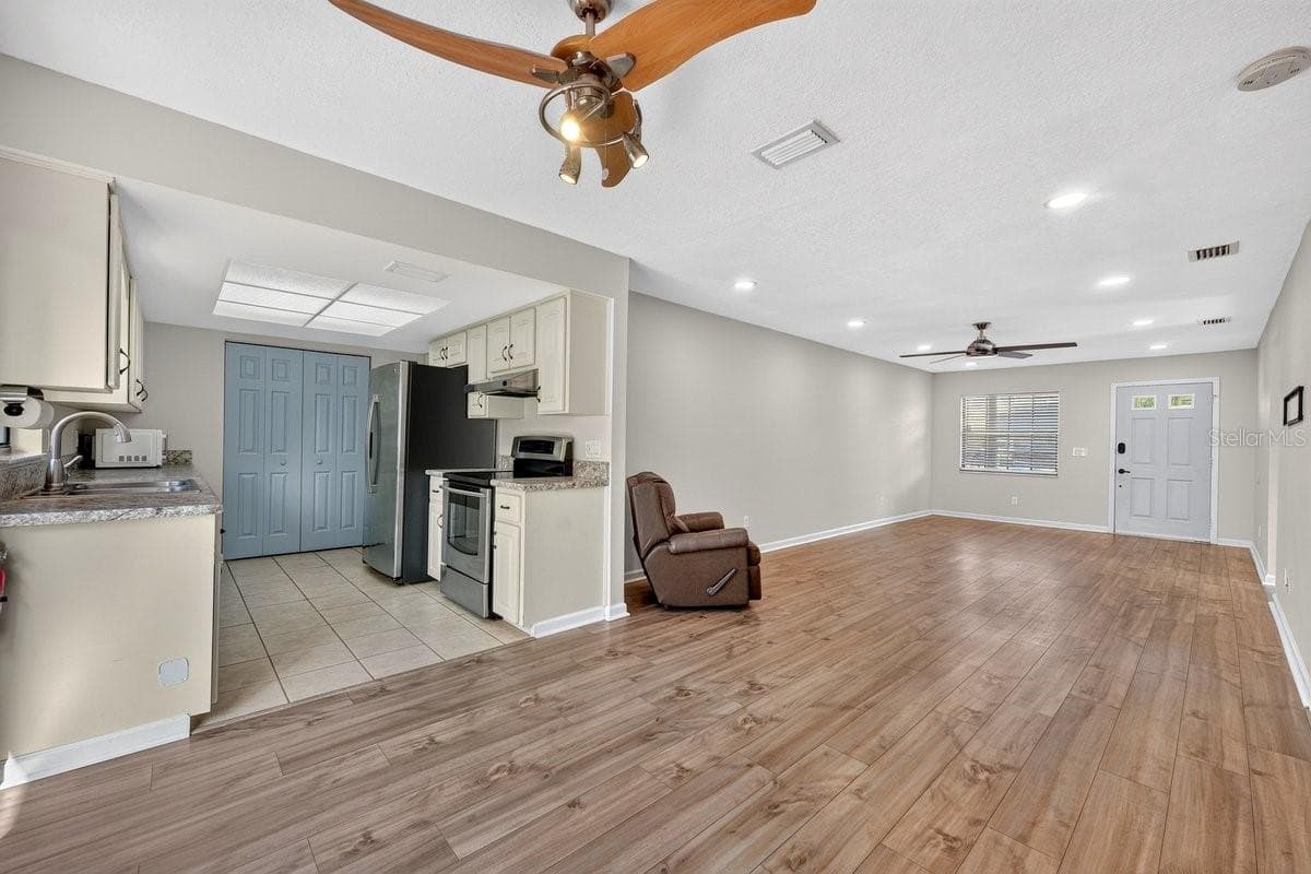 1004 EGRET COURT — photo 15 of 37