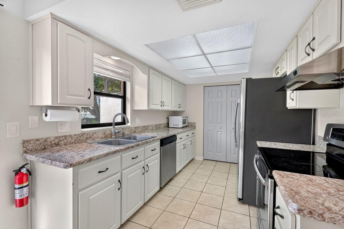 1004 EGRET COURT — photo 16 of 37