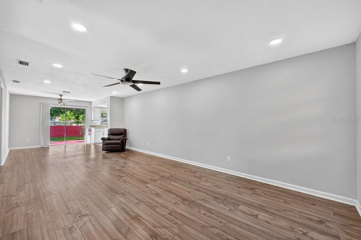 1004 EGRET COURT — photo 13 of 37