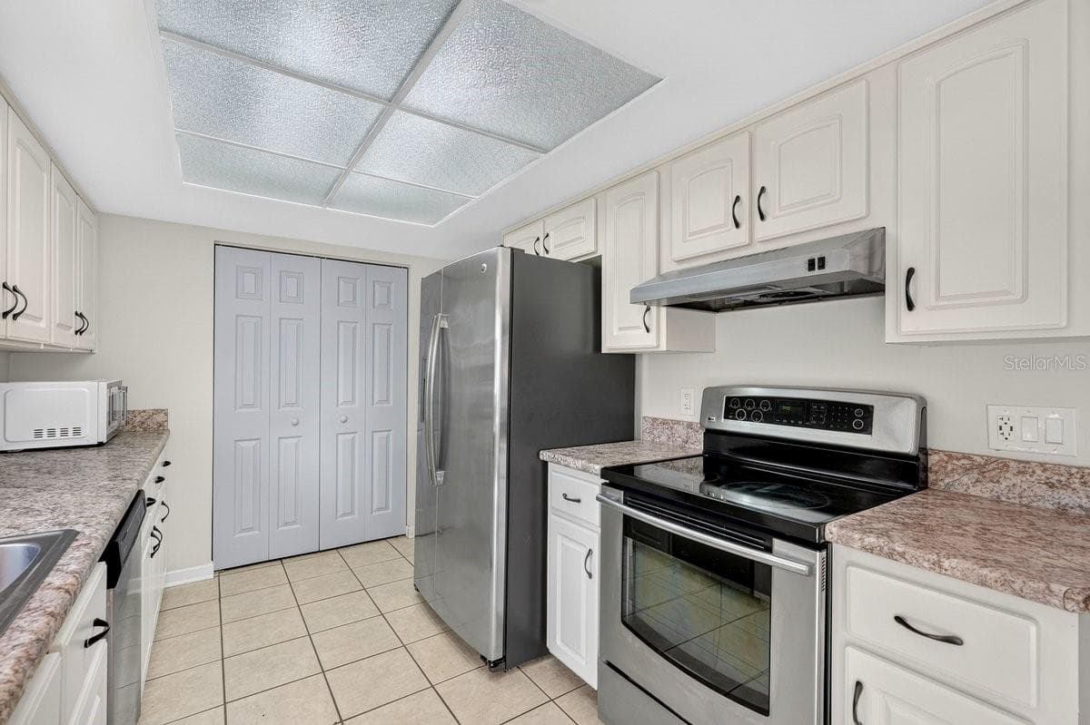 1004 EGRET COURT — photo 17 of 37