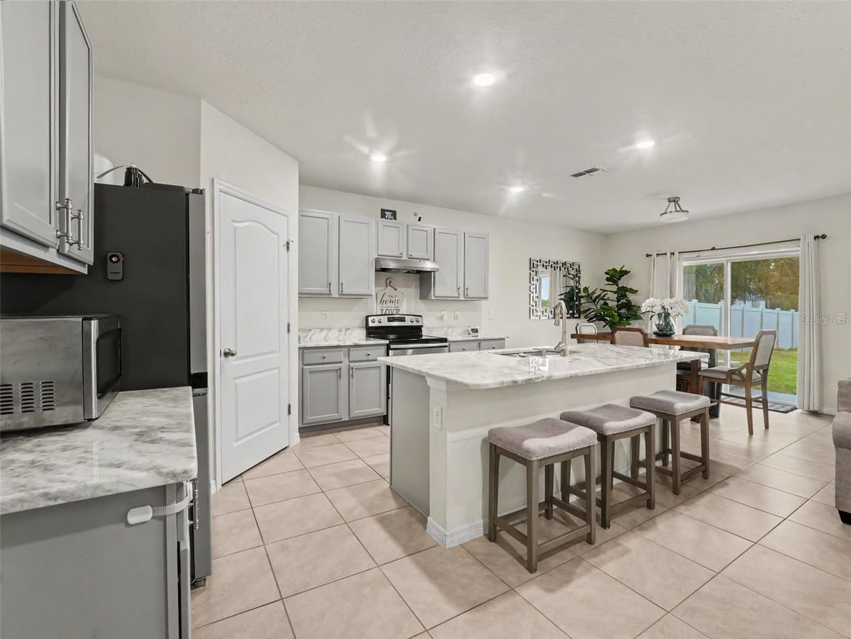 210 MEADOWBROOK BOULEVARD — photo 5 of 16