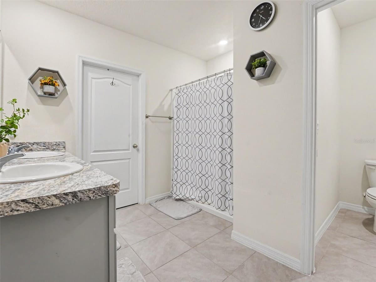 210 MEADOWBROOK BOULEVARD — photo 10 of 16
