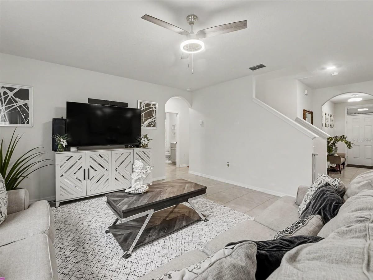 210 MEADOWBROOK BOULEVARD — photo 4 of 16