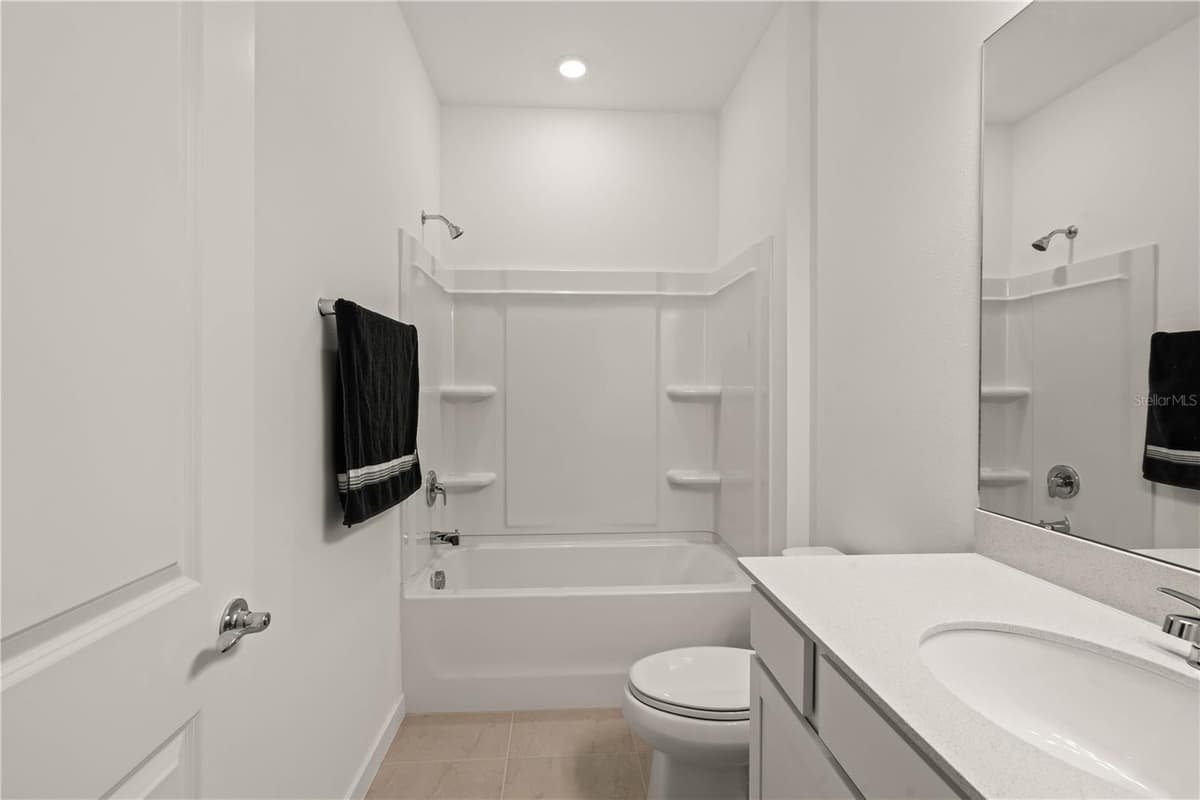 11226 SYCAMORE GLEN LOOP — photo 13 of 25